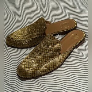 ✨ NEVER WORN Kurt Geiger MEN’S Gold Woven Mule Slides — Size 43 ✨